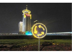 新款太阳能环岛指示标志牌 led交通指示标志牌价格图2