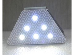 潍坊市太阳能轮廓标，附着式轮廓标，led轮廓标生产厂家图2