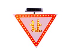太阳能三角标志牌 减速慢行标志牌 led发光标志牌图2